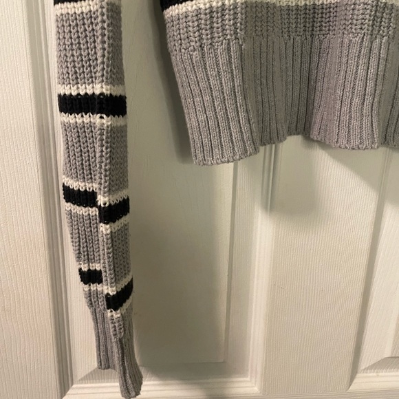 Gray, white and black striped sweater - Picture 3 of 6